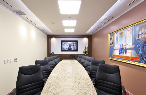 サーブコープ会議室